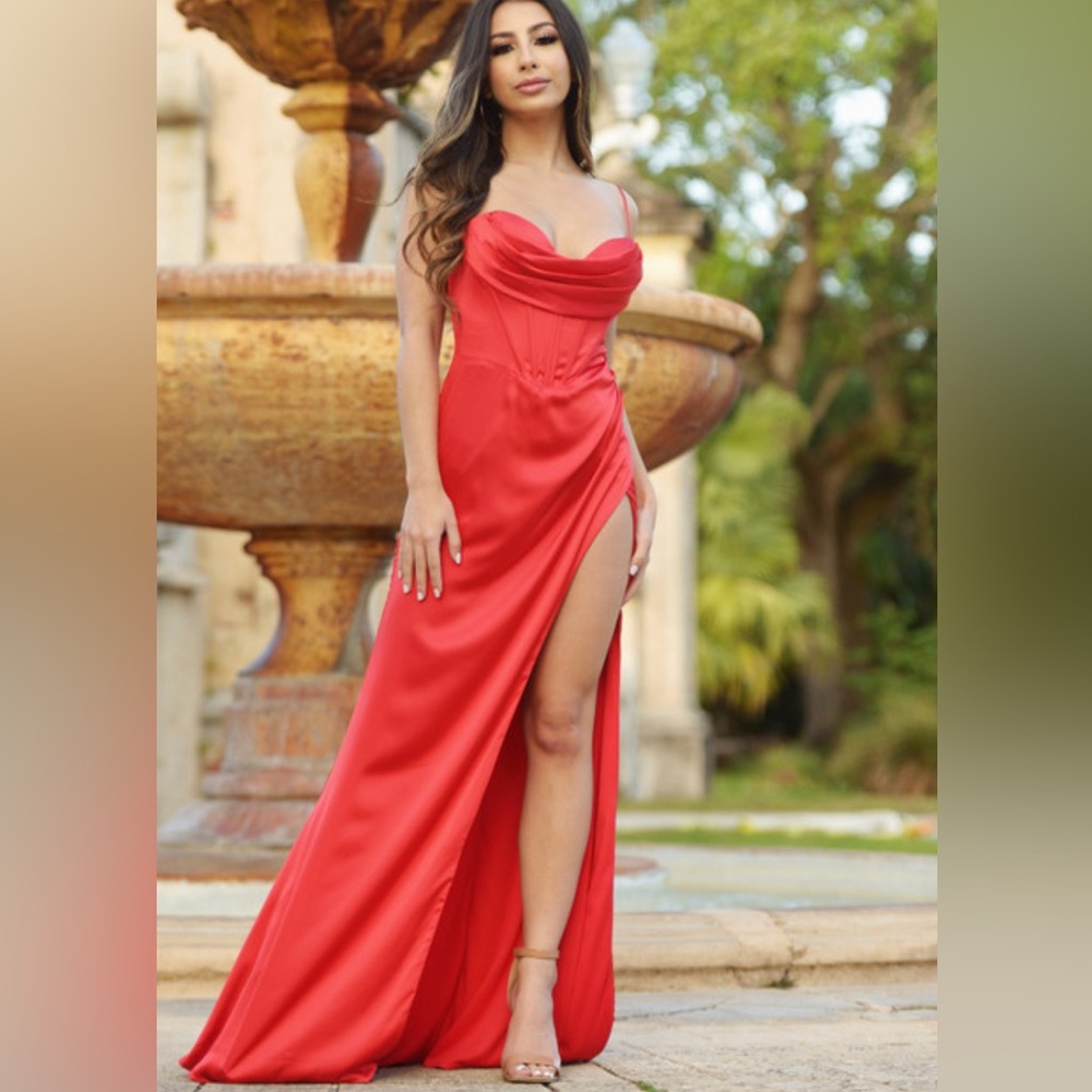 Lady Black tie Red Yvette gown size 2 NWT
